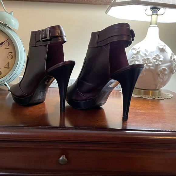 Nanette Lenore high heel open toe boot/shoes wine color like new size 8 - Picture 5 of 6